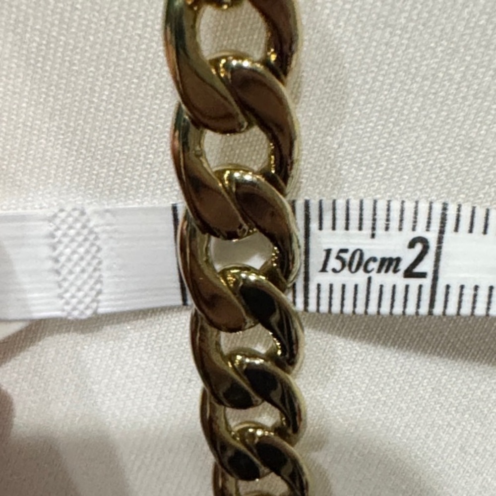 Elegant Gold Tone Cuban Chain Necklace - Picture 4 of 6